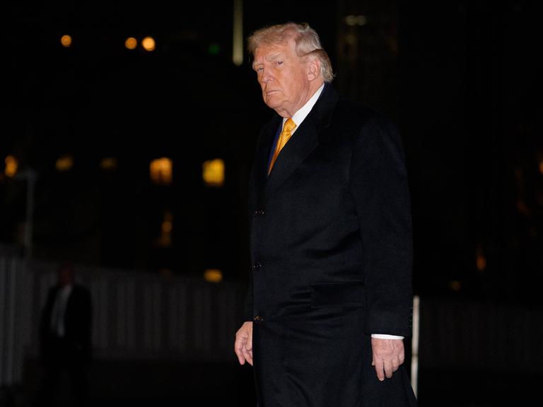 Donald Trump in dunklem Anzug