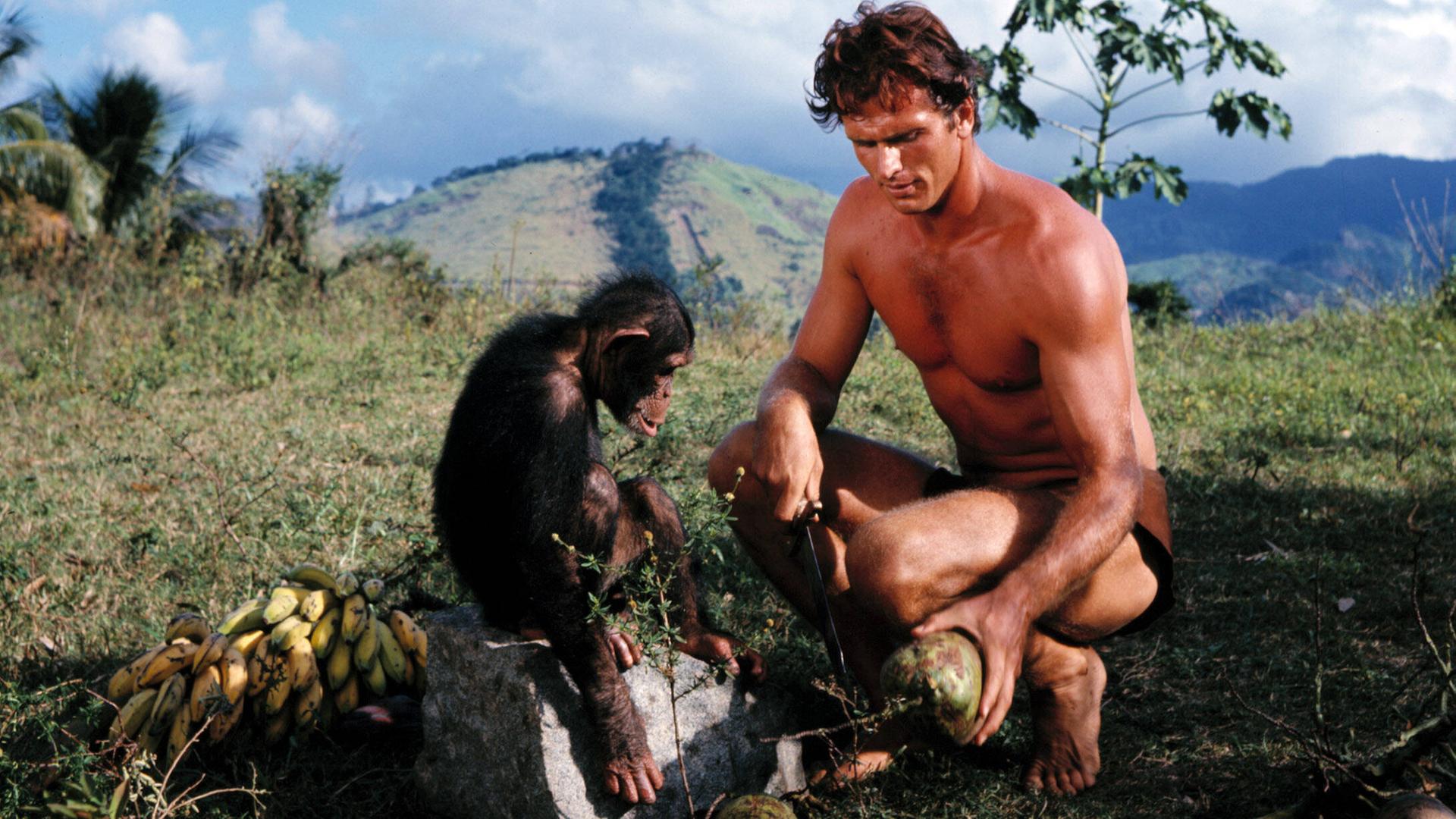 Schauspieler Ron Ely als Tarzan mit Affe Cheetah.