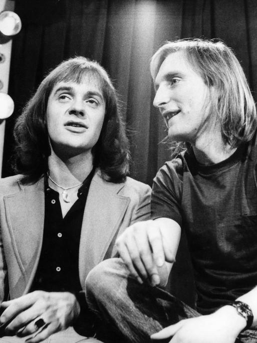 Schwarzweißfoto von Udo Lindenberg und Otto Waalkes