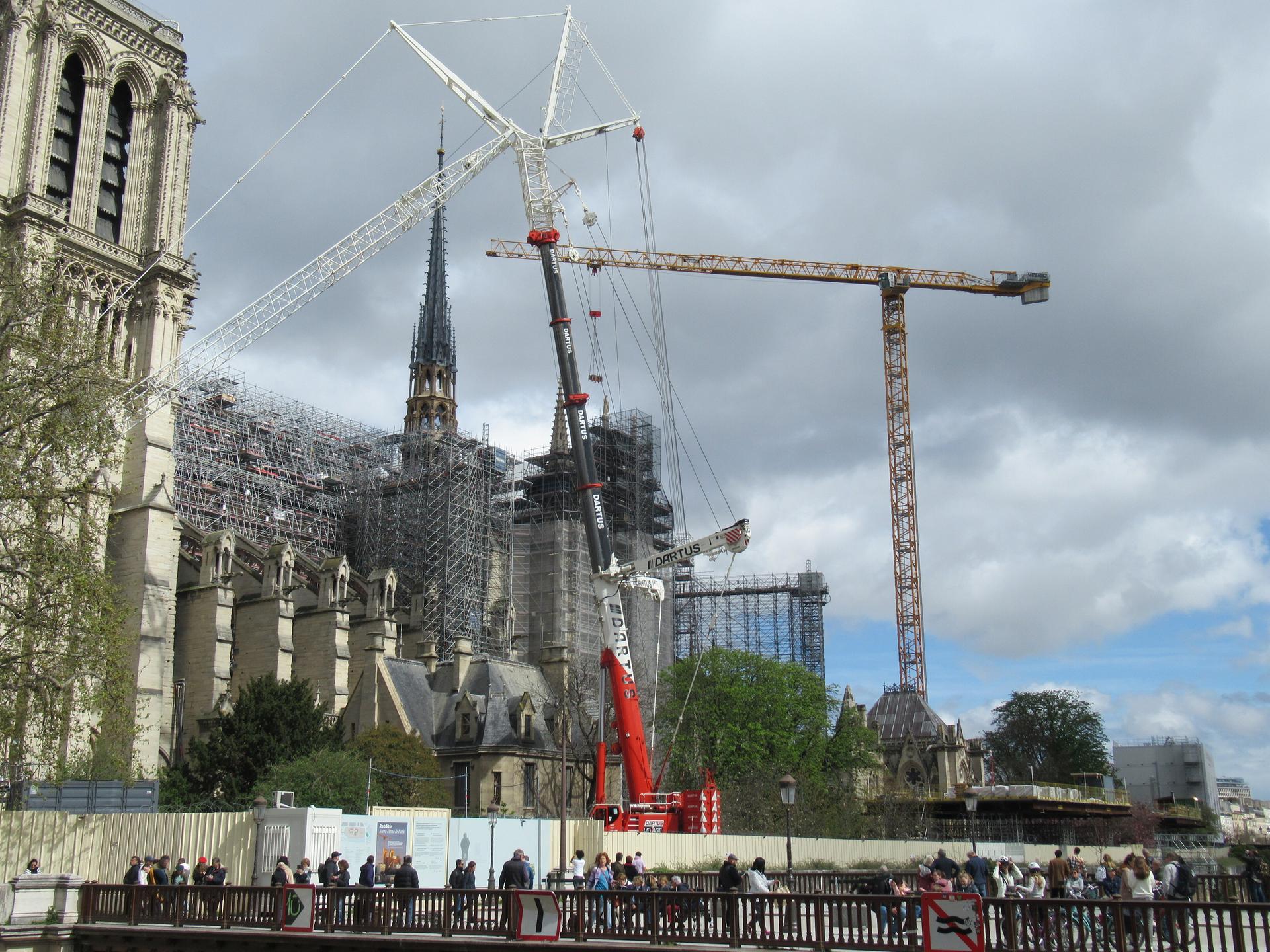 Große Teile der Pariser Kathedrale Notre-Dame sind auch fünf Jahre nach dem Grossbrand am 15. April 2019 noch eingerüstet.