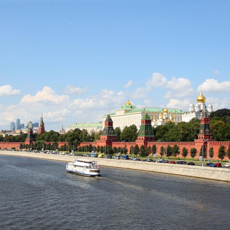 The Moscow Kremlin and the Moskva River in a sunny day Copyright: xAnatolixKosolapovx/xDesignxPicsx , 31948033 PUBLICATIONxINxGERxSUIxAUTxONLY Copyright: AnatolixKosolapovx/xDesignxPics 31948033