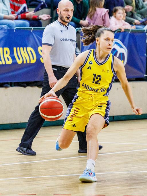 Lena Gohlisch Alba Berlin Damen, 12 mit dem Ball, Alba Berlin Damen vs Saarlouis Royals, 1. Bundesliga, Saison24/25, 2024