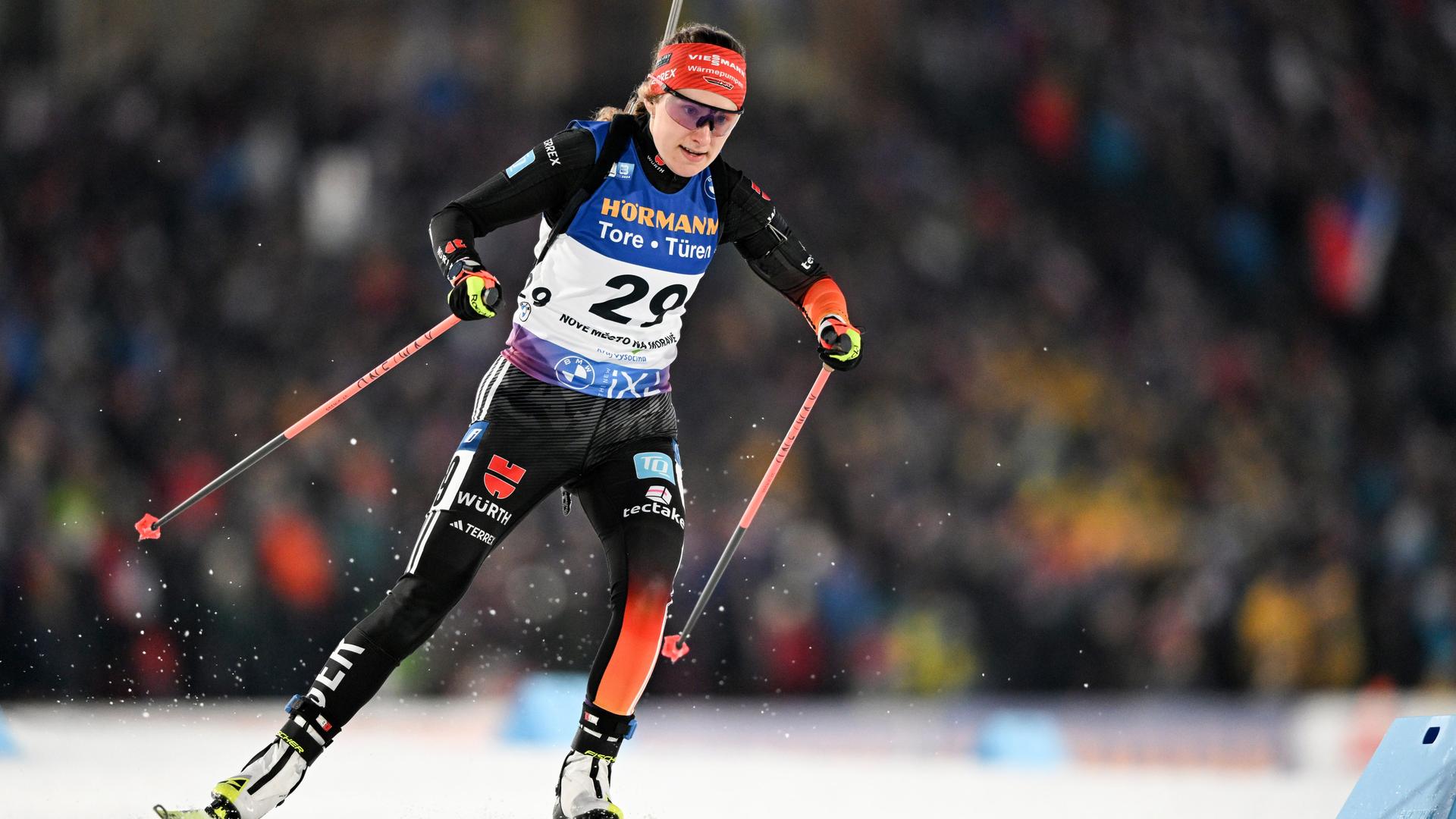 Janina Hettich-Walz auf der Biathlon-Strecke.