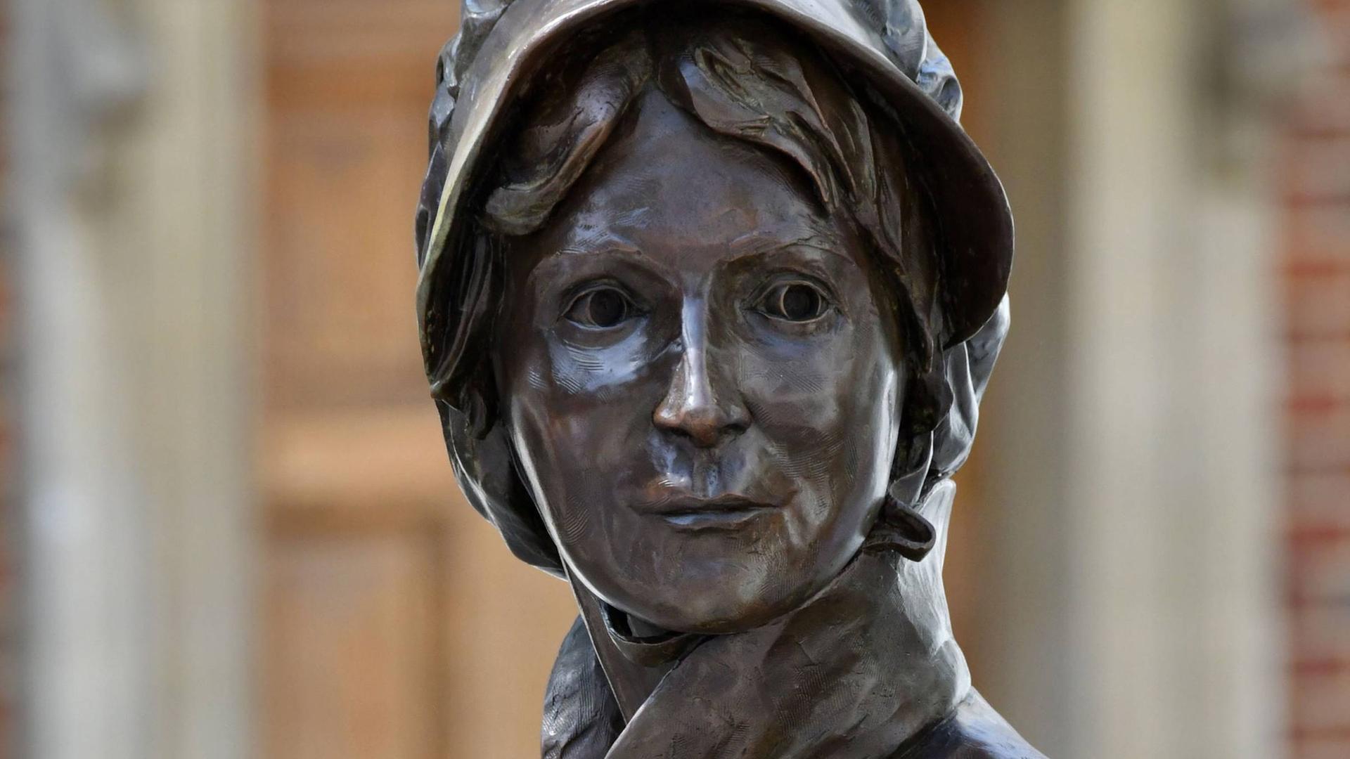 Jane-Austen-Skulptur in Basingstoke Jane-Austen-Skulptur in Basingstoke