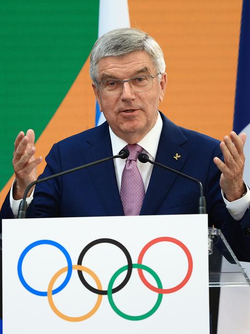 IOC-PräsidentThomas Bach bei einer Veranstaltung in Saint-Denis, ein Jahr vor Eröffnung der Olympischen Sommerspiele 2024 in Paris