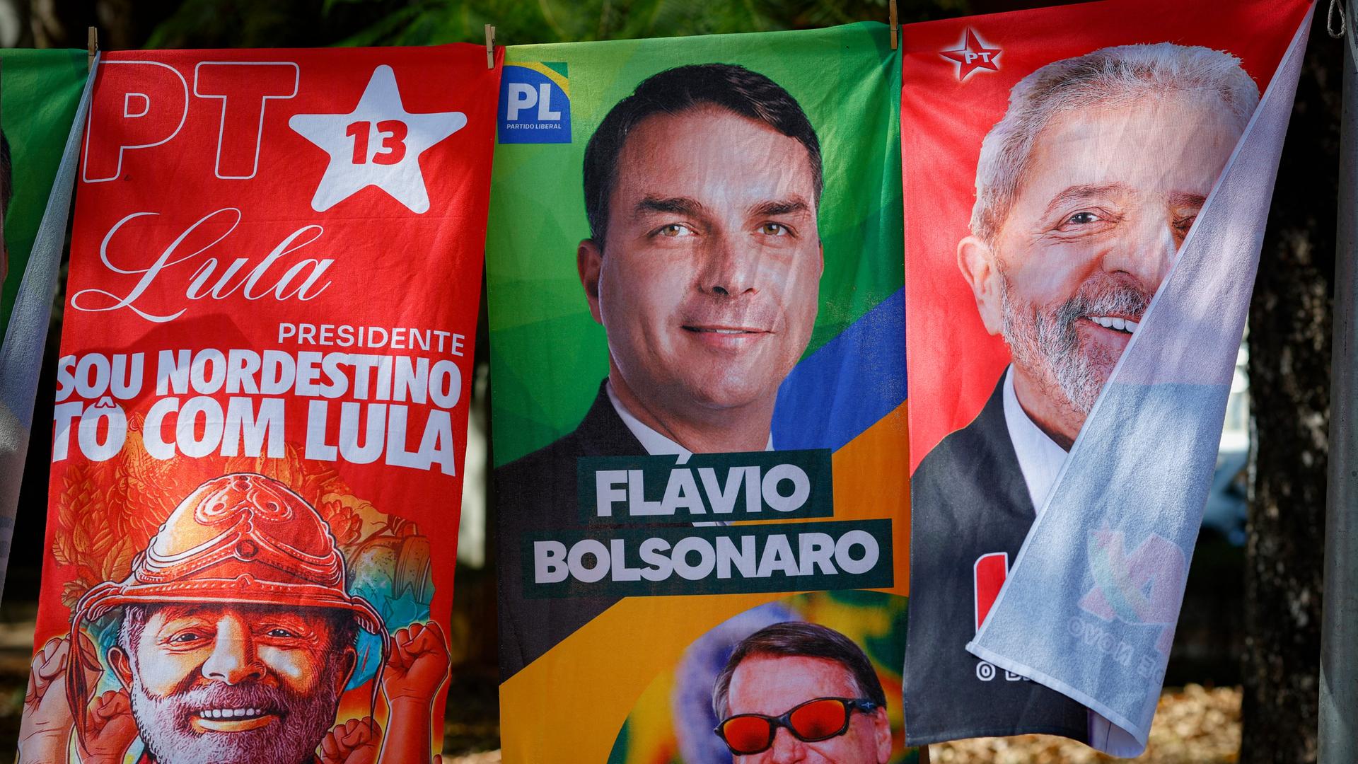Handtücher mit den Porträts der Kandidaten für die Präsidentschaftswahl in Brasilien am 4. Oktober 2026 - Luiz Ignácio Lula da Silva und Flávio Bolsonaro hängen auf einer Leine. Handtücher mit den Porträts der Kandidaten für die Präsidentschaftswahl in Brasilien am 4. Oktober 2026 - Luiz Ignácio Lula da Silva und Flávio Bolsonaro hängen auf einer Leine.