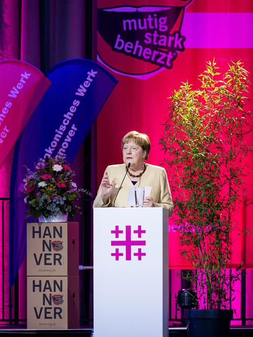 Altkanzlerin Angela Merkel (CDU) spricht auf dem 39. Deutschen Evangelischen Kirchentag, der vom 30.04. bis 04.05.2025 in Hannover stattfindet.