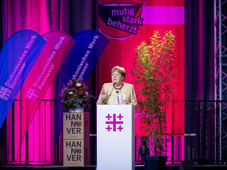 Altkanzlerin Angela Merkel (CDU) spricht auf dem 39. Deutschen Evangelischen Kirchentag, der vom 30.04. bis 04.05.2025 in Hannover stattfindet.