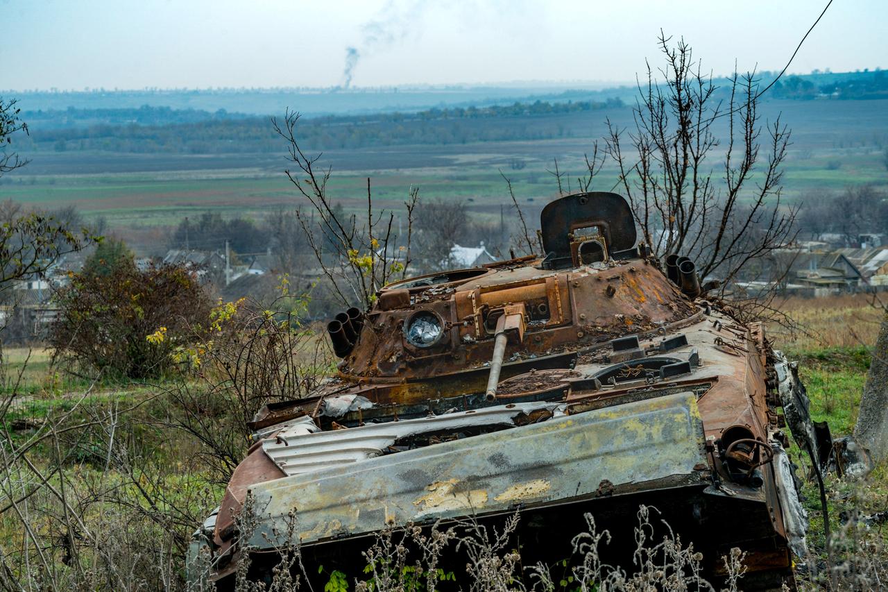 Ein zerstörter russischer Panzer in der Region Cherson in der Ukraine.