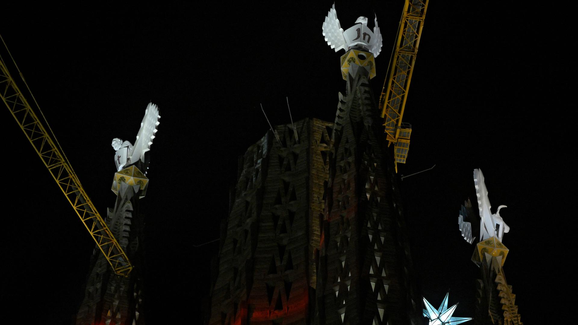 Die sogenannten Evangelisten-Türme der Sagrada Familia wurden erstmals beleuchtet.