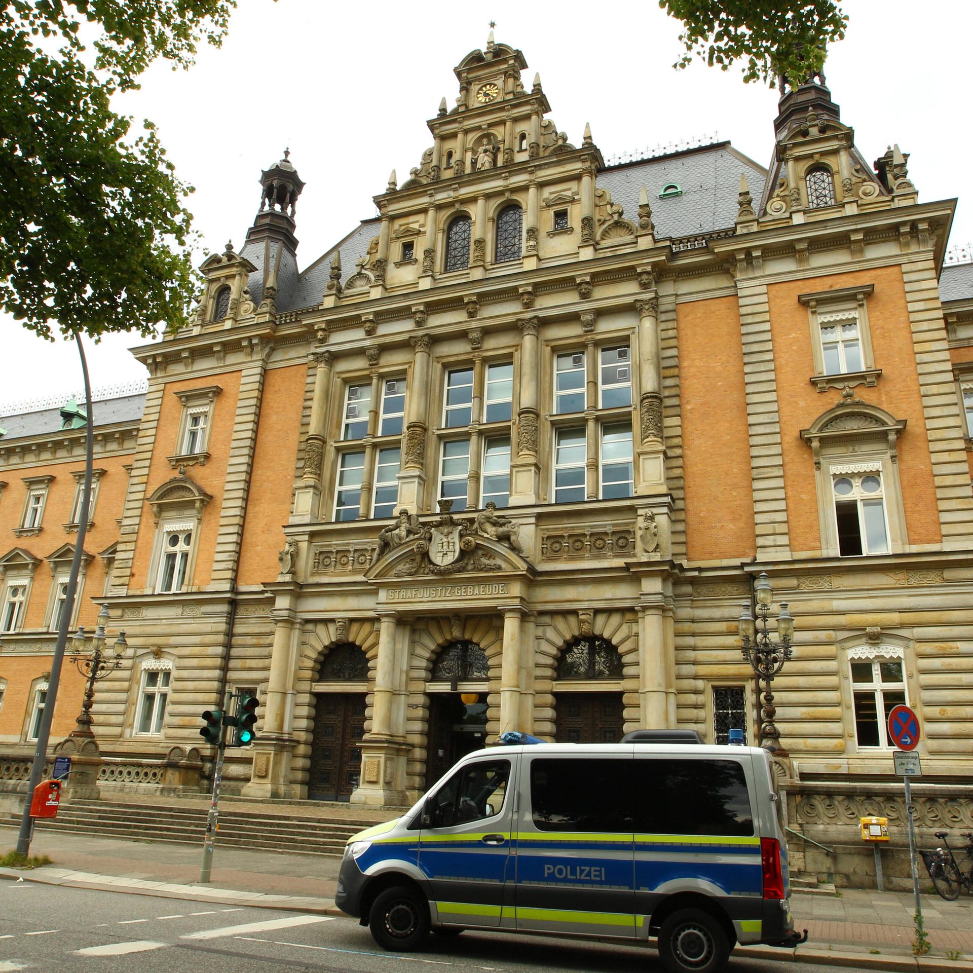 Das Landgericht Hamburg am Sievekingplatz 1. Neustadt Hamburg *** The Hamburg Regional Court at Sievekingplatz 1 Neustadt Hamburg 