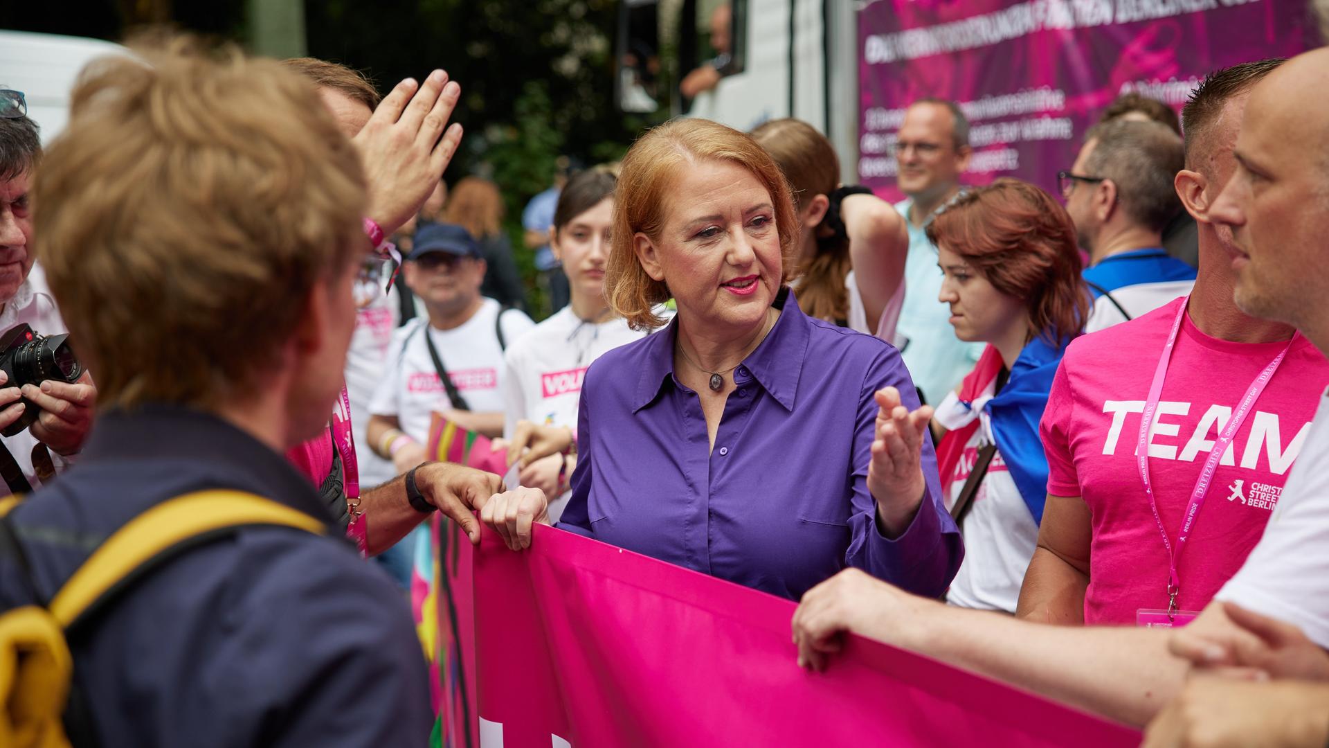 Bundesfamilienministerin Lisa Paus (Bündnis 90/Die Grünen) beim 46. Berlin Pride Umzug zum Christopher Street Day