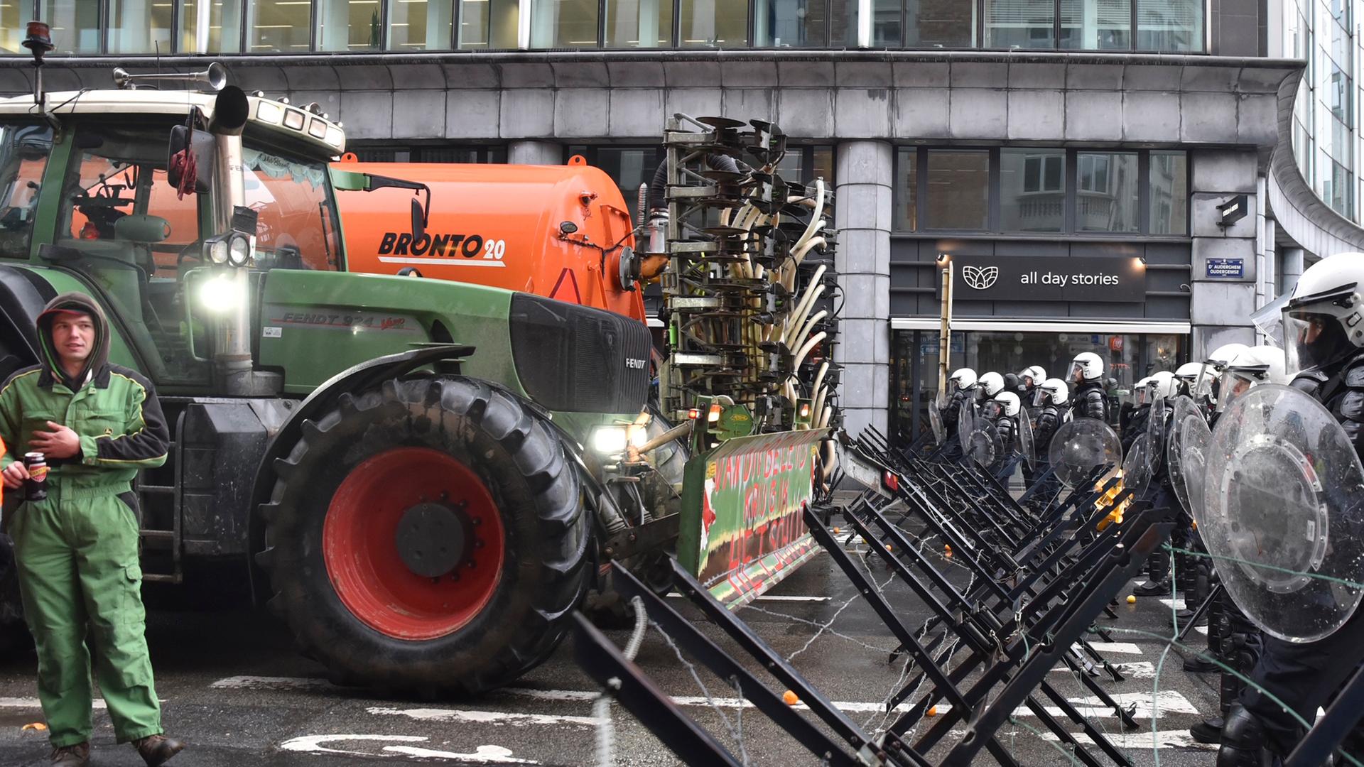 Brüssel - Beratungen der EU-Agrarminister - 900 Traktoren blockieren EU-Viertel