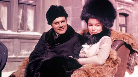 Omar Sharif mit Filmpartnerin Geraldine Chaplin 1965 in einer Szene von Doktor Schiwago, David Lean führte Regie