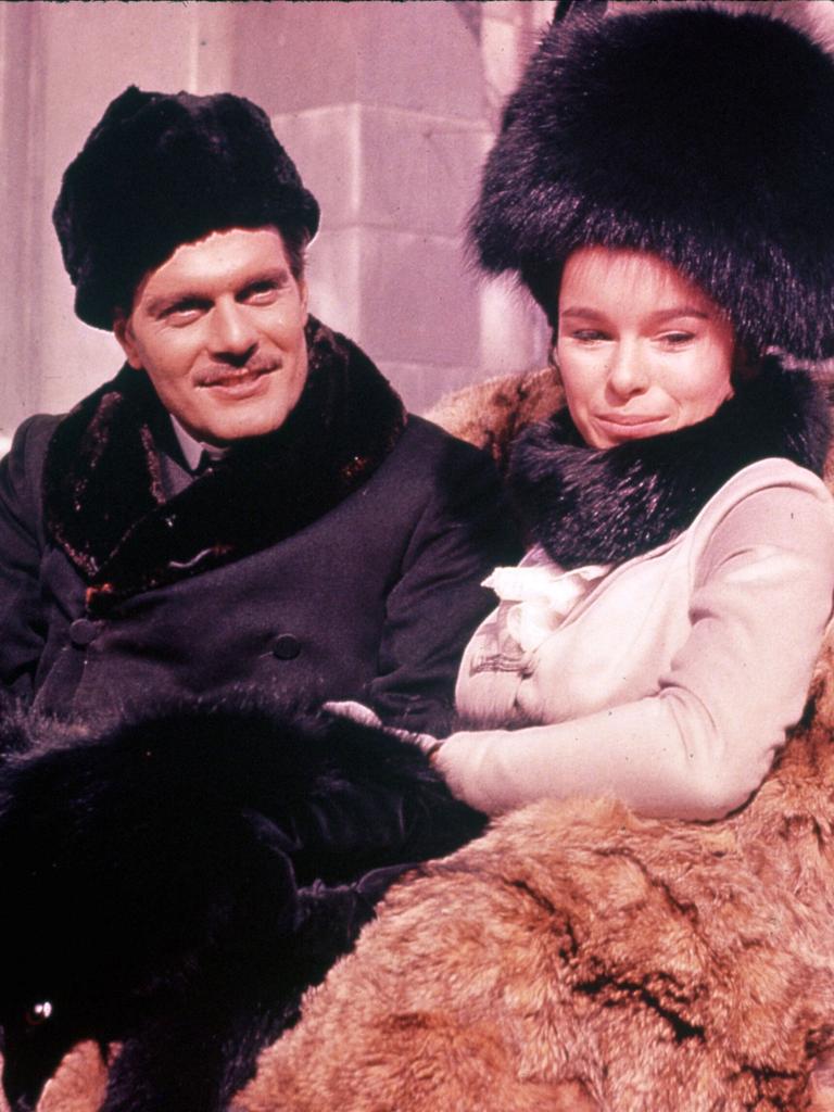 Omar Sharif mit Filmpartnerin Geraldine Chaplin 1965 in einer Szene von Doktor Schiwago, David Lean führte Regie