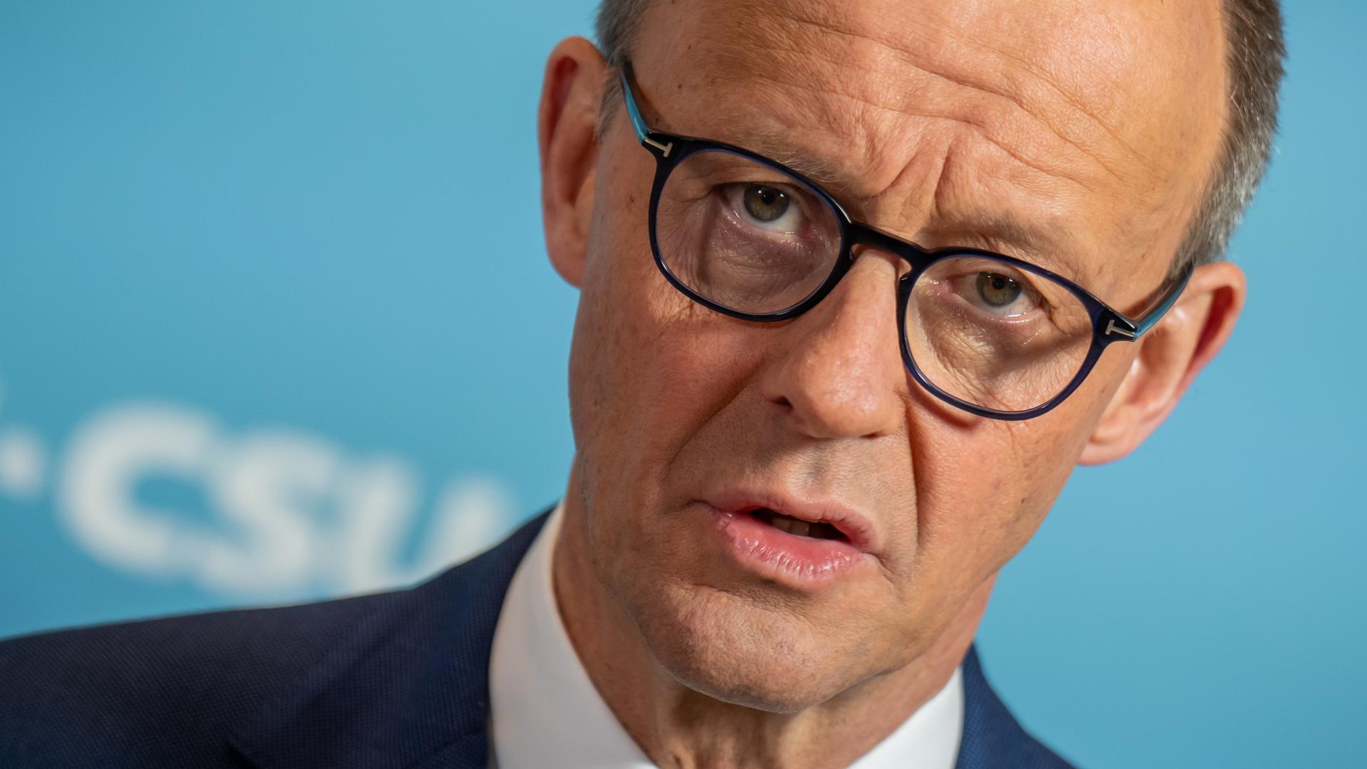 Friedrich Merz bei einer Pressekonferenz