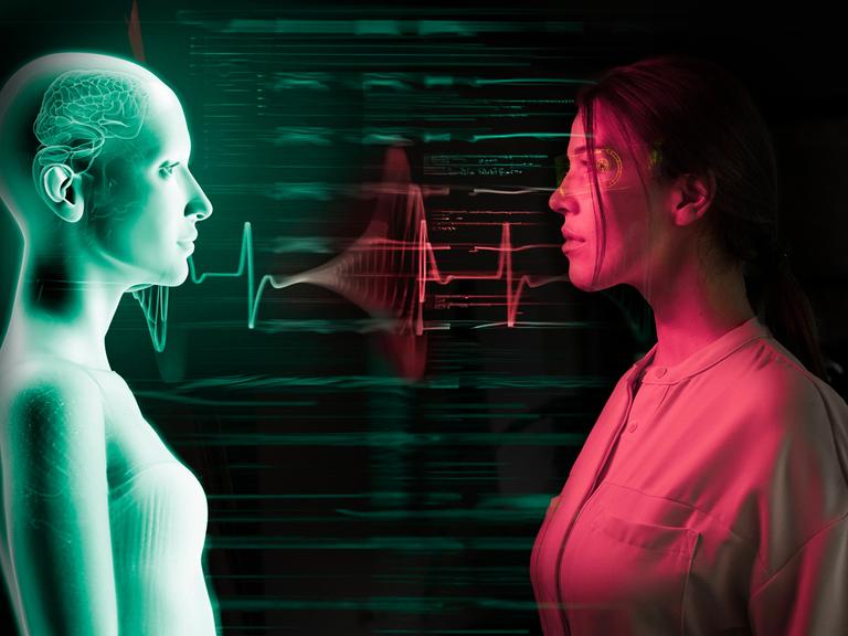 Das Symbolbild zeigt eine künstliche Intelligenz, der ein Mensch gegenübersteht.