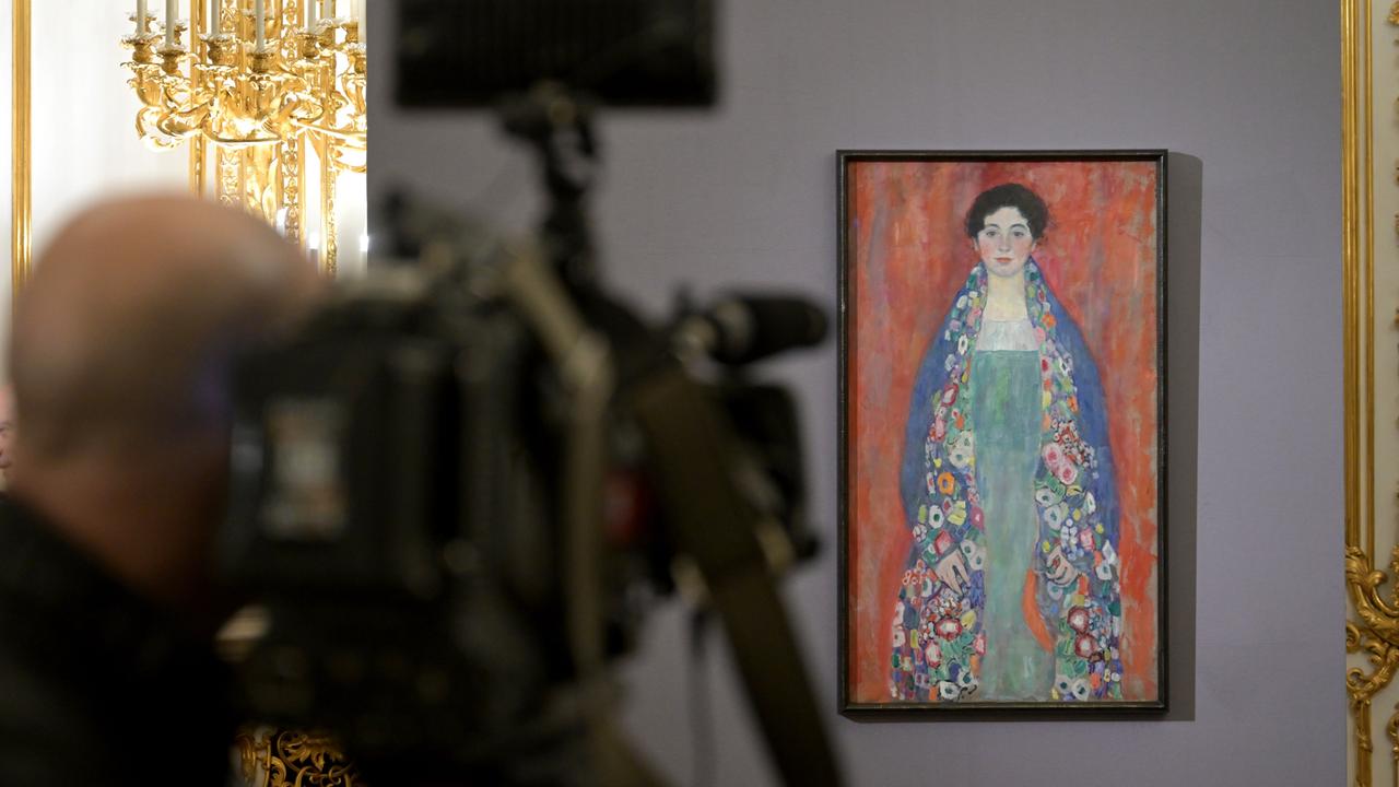 Das verschollen geglaubte Bild "Bildnis Fräulein Lieser" von Gustav Klimt ist im Wiener Auktionshaus im Kinsky vorgestellt worden.