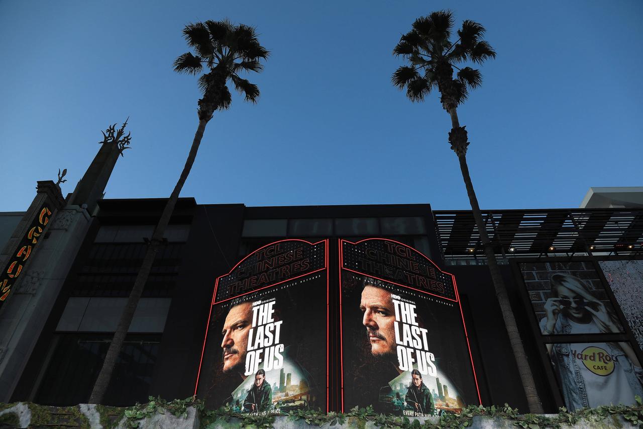 Plakate kündigen die Premiere der Serie "The Last Of Us - Season 2" an