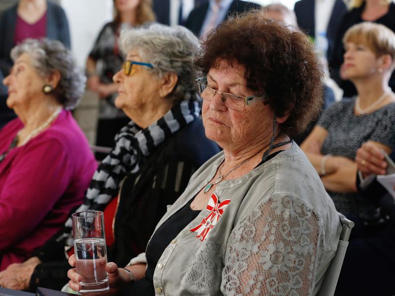 Die Holocaust-Überlebende Emmie Arbel 2018 bei einer Veranstaltung im israelischen Herzlia - zur Zeit lebt sie in der Gedenkstätte des KZ Ravensbrück.