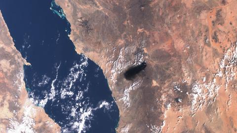 Das Satellitenbild von "Copernicus Sentinel Data" vom 10.09.2026 zeigt schwarzen Rauch über der saudischen Ost-West-Pipeline.