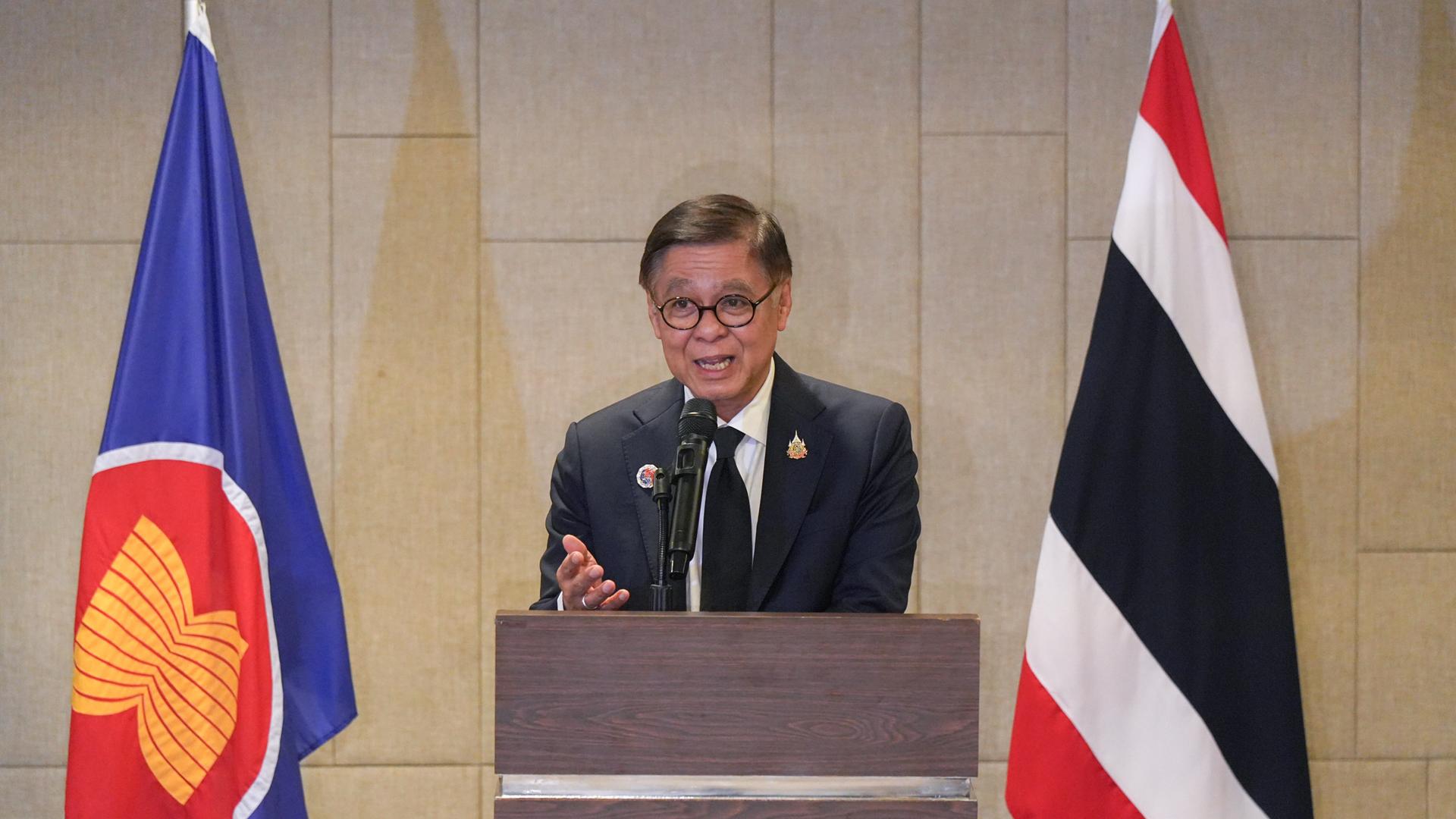 Thailands Außenminister Sihasak Phuangketkeow spricht während einer Pressekonferenz in Kuala Lumpur, Malaysia.