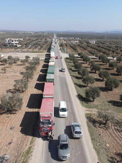 Turkey-Syria Earthquake-Humanitarian Aid A convoy of popular aid from the people of Deir ez-Zor is coming from the areas of SDF to the people affected by the earthquake in northwestern Syria , on February 15, 2023 aleppo Syria PUBLICATIONxNOTxINxFRA Copyright: xRamixAlsayedx originalFilename: alsayed-notitle230215_npr66.jpg