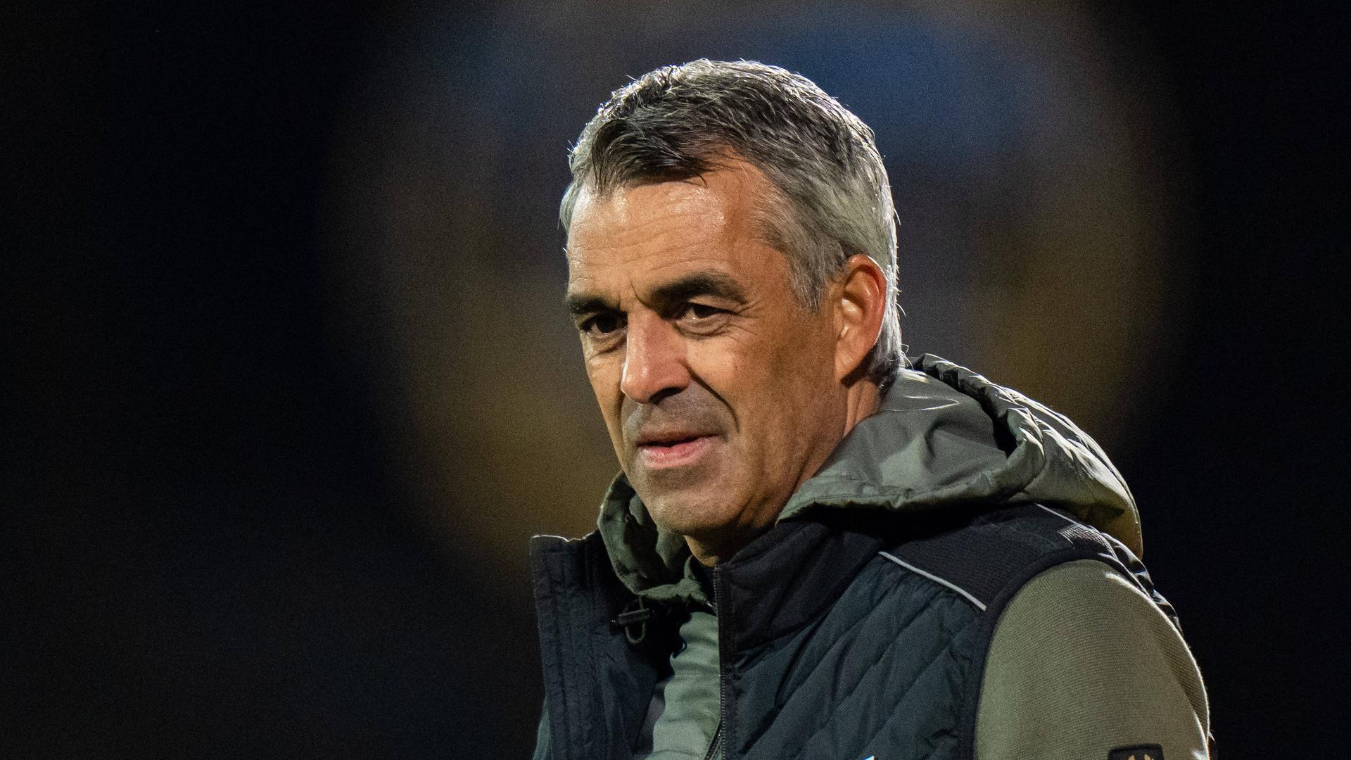 Eine Nahaufnahme des Fußball-Trainers Robin Dutt