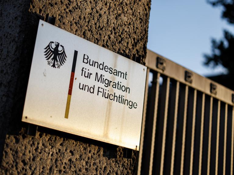 Das Bundesamt für Migration und Flüchtlinge (BAMF) ist am 30.07.2024 in Nürnberg (Bayern) zu sehen.