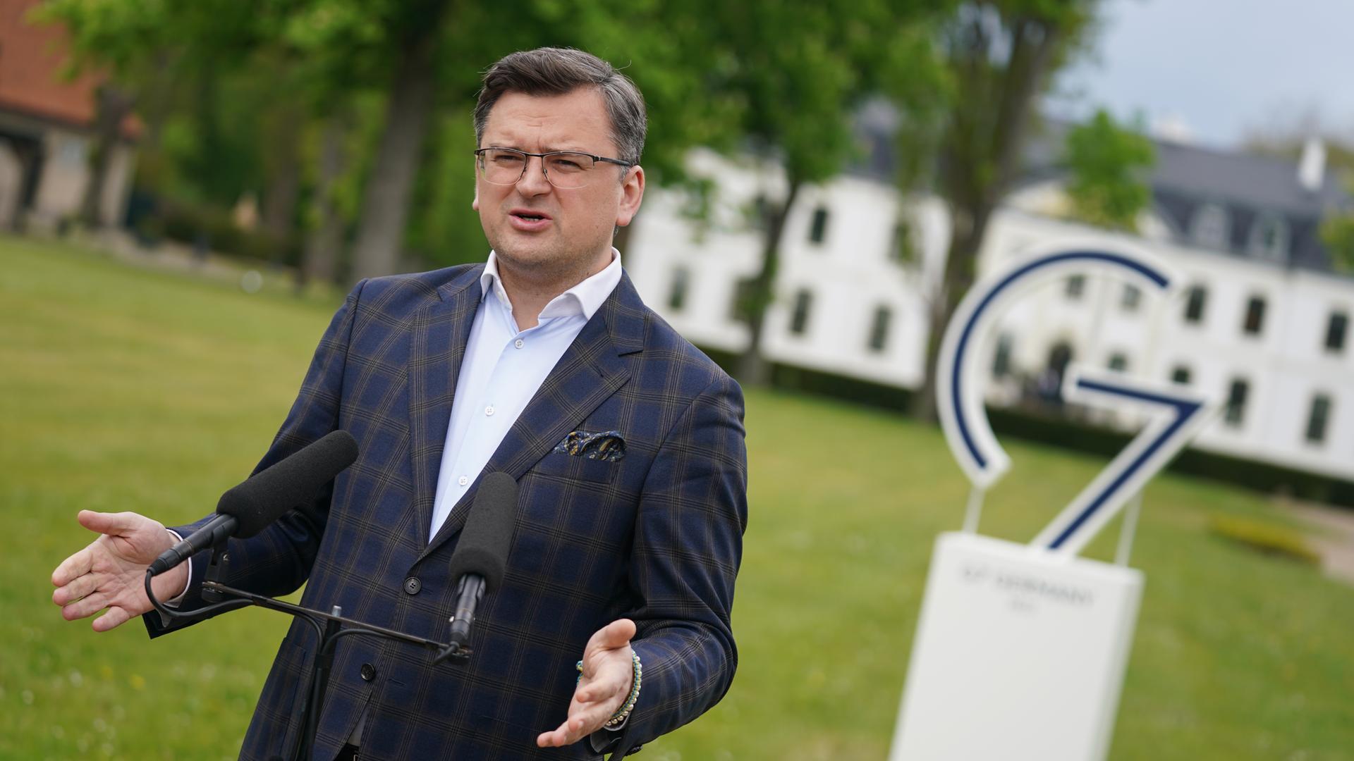 Dmytro Kuleba, Außenminister der Ukraine, gibt ein Pressestatement während des Gipfeltreffens der Außenminister der G7-Gruppe 