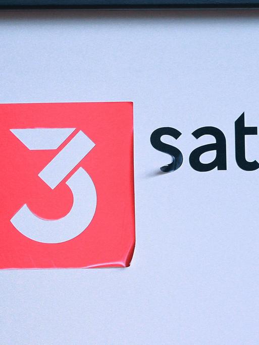 Das Logo des Senders 3sat bei der Buchmesse in Frankfurt