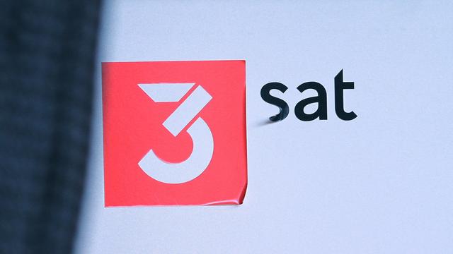 Das Logo des Senders 3sat bei der Buchmesse in Frankfurt