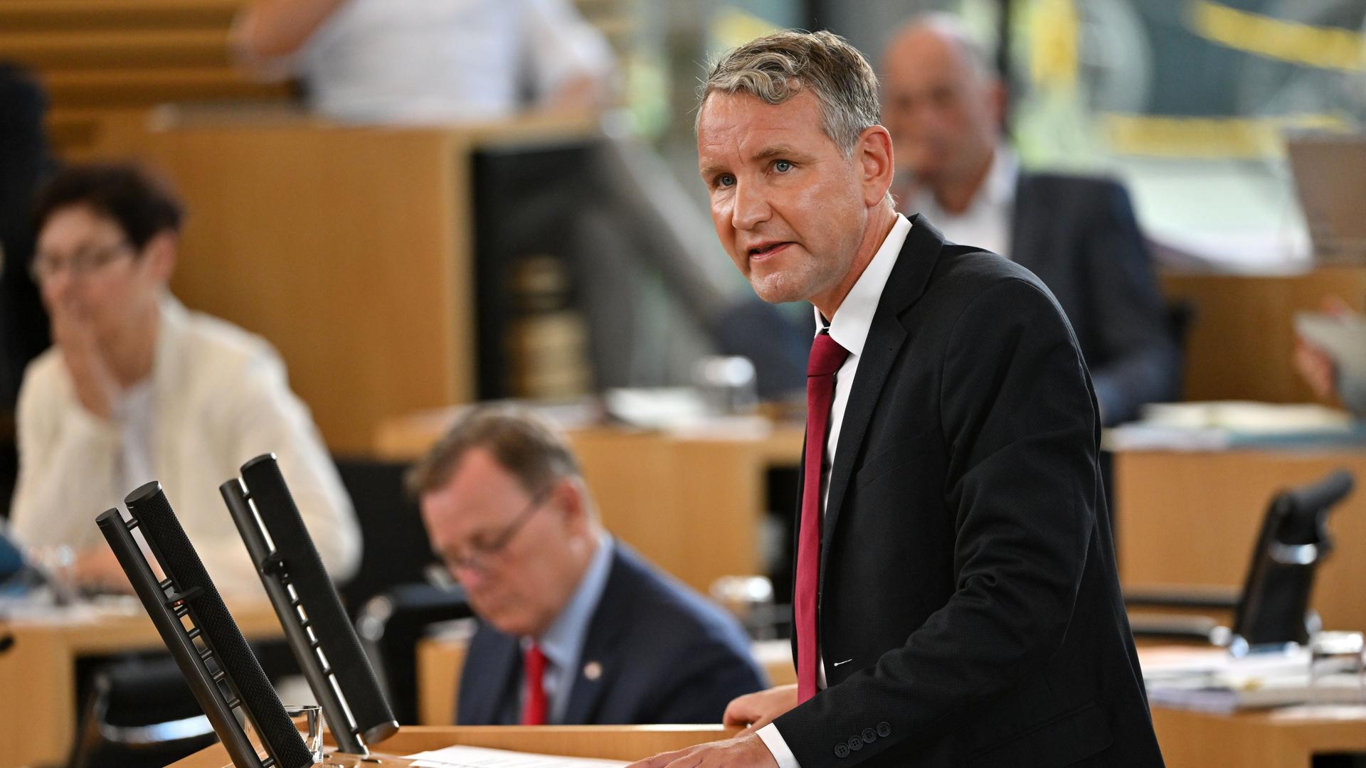 Björn Höcke, AfD-Fraktionschef, spricht im Plenarsaal des Thüringer Landtags.