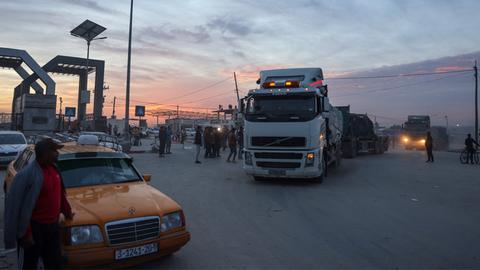 Ein Latwagen mit Hilfsgütern.