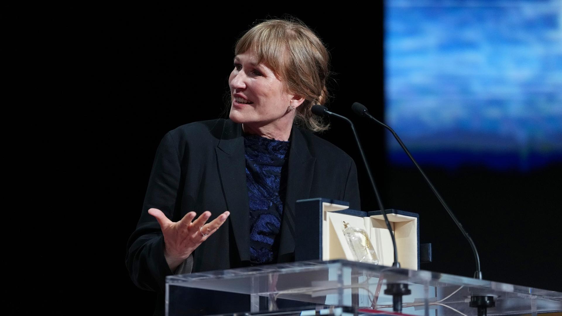 Cannes: Regisseurin Valeska Grisebach nimmt den Preis der Jury für "Das geträumte Abenteuer" während der Preisverleihung bei den 79. Internationalen Filmfestspielen entgegen. 