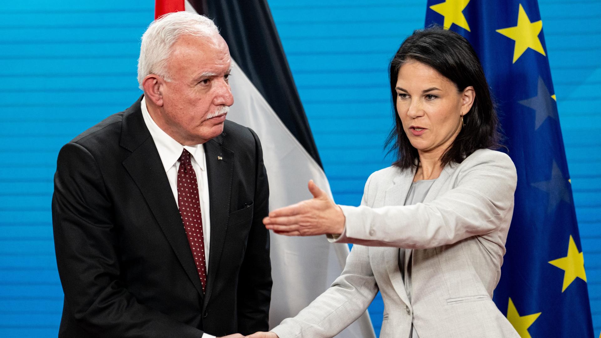 Berlin: Annalena Baerbock (Bündnis 90/Die Grünen), Außenministerin, trifft bei einer Pressebegegnung im Auswärtigen Amt auf Riad Malki, Außenminister der Palästinensischen Gebiete. Berlin: Annalena Baerbock (Bündnis 90/Die Grünen), Außenministerin, trifft bei einer Pressebegegnung im Auswärtigen Amt auf Riad Malki, Außenminister der Palästinensischen Gebiete.