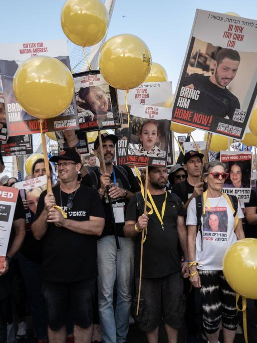 Familien der Hamas Geiseln demonstrieren in Jerusalem für deren Freilassung aus der Gefangenschaft der Terroristen