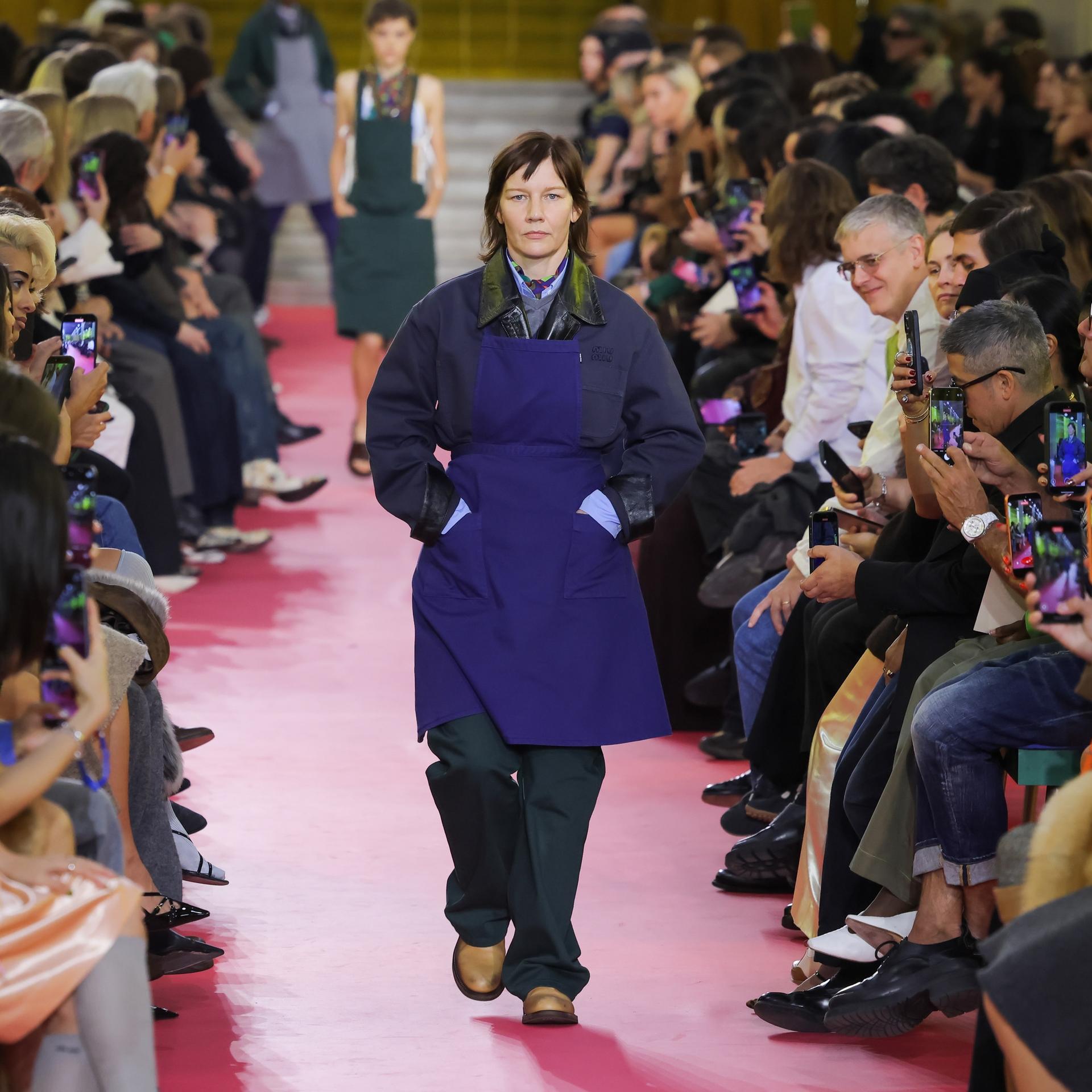 Die Schürze - Enthüllungen eines Kleidungsstücks