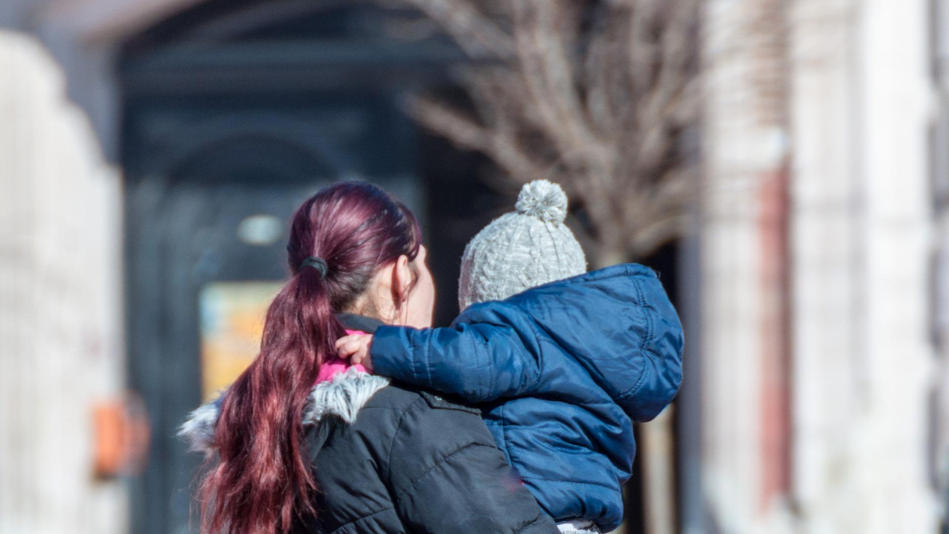 In Rumänien bekommen viele Frauen sehr früh ihr erstes Kind - viele sind noch bei der Geburt noch Teenager.