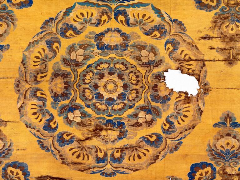 Blütenmotive auf einem Seidentuch der chinesischen Yangshao-Kultur