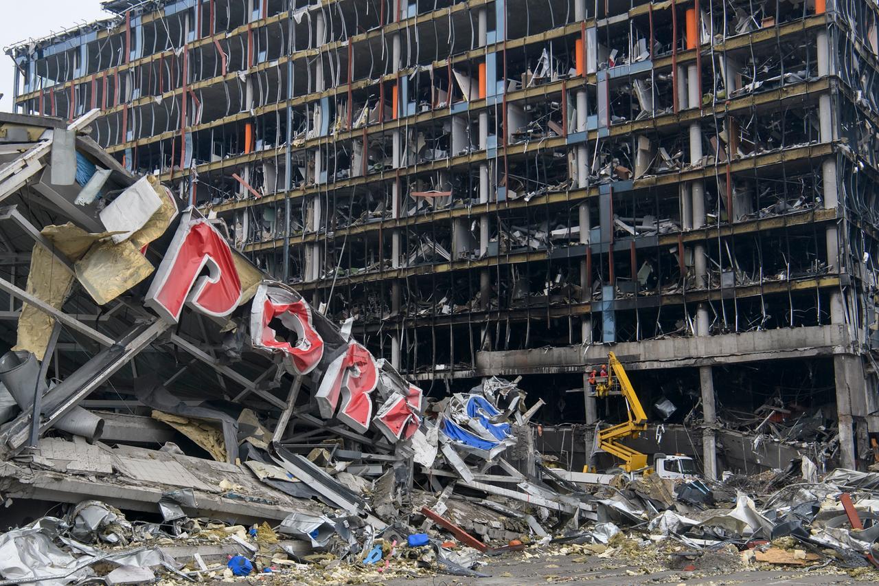 Ein durch russische Raketenangriffe zerstörtes Einkaufszentrum in Kiew am 30. März 2022. 