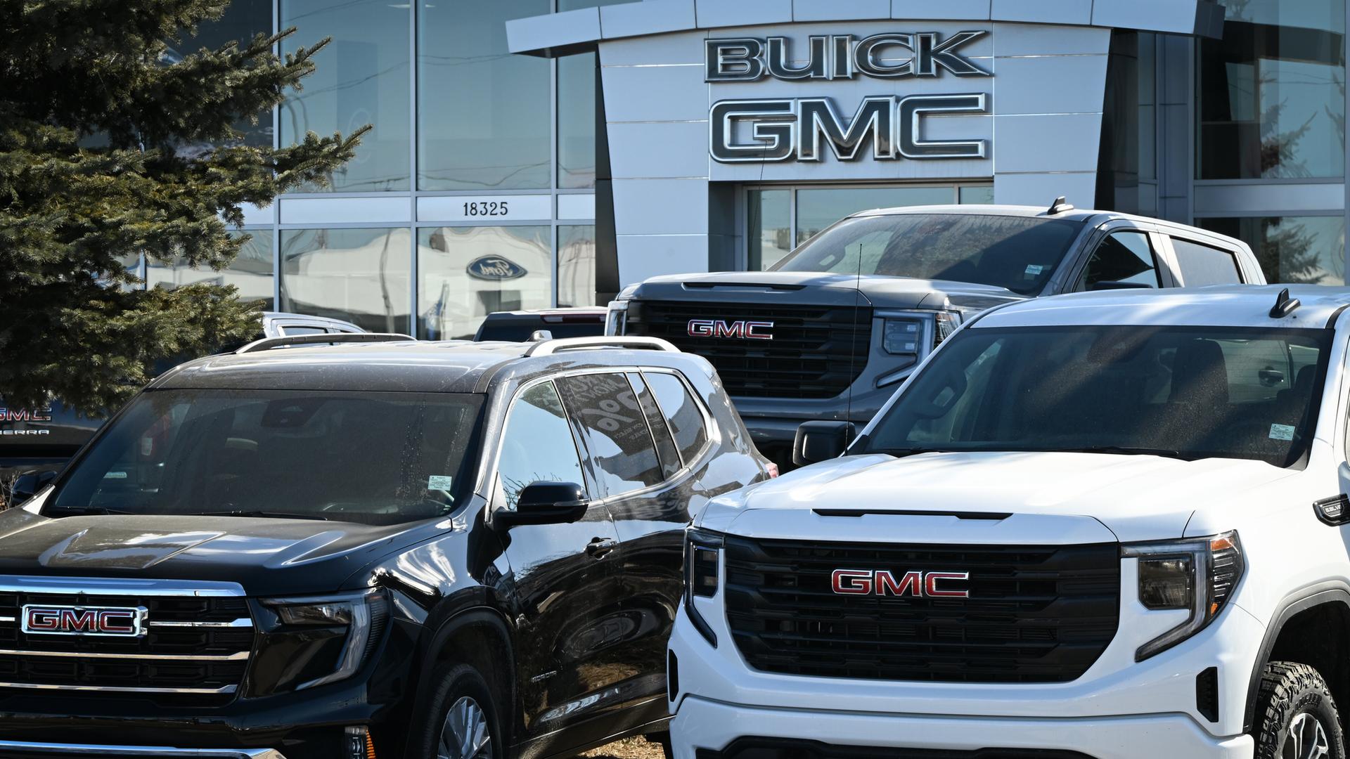 Autos des US-Hersteller GMC und Buick