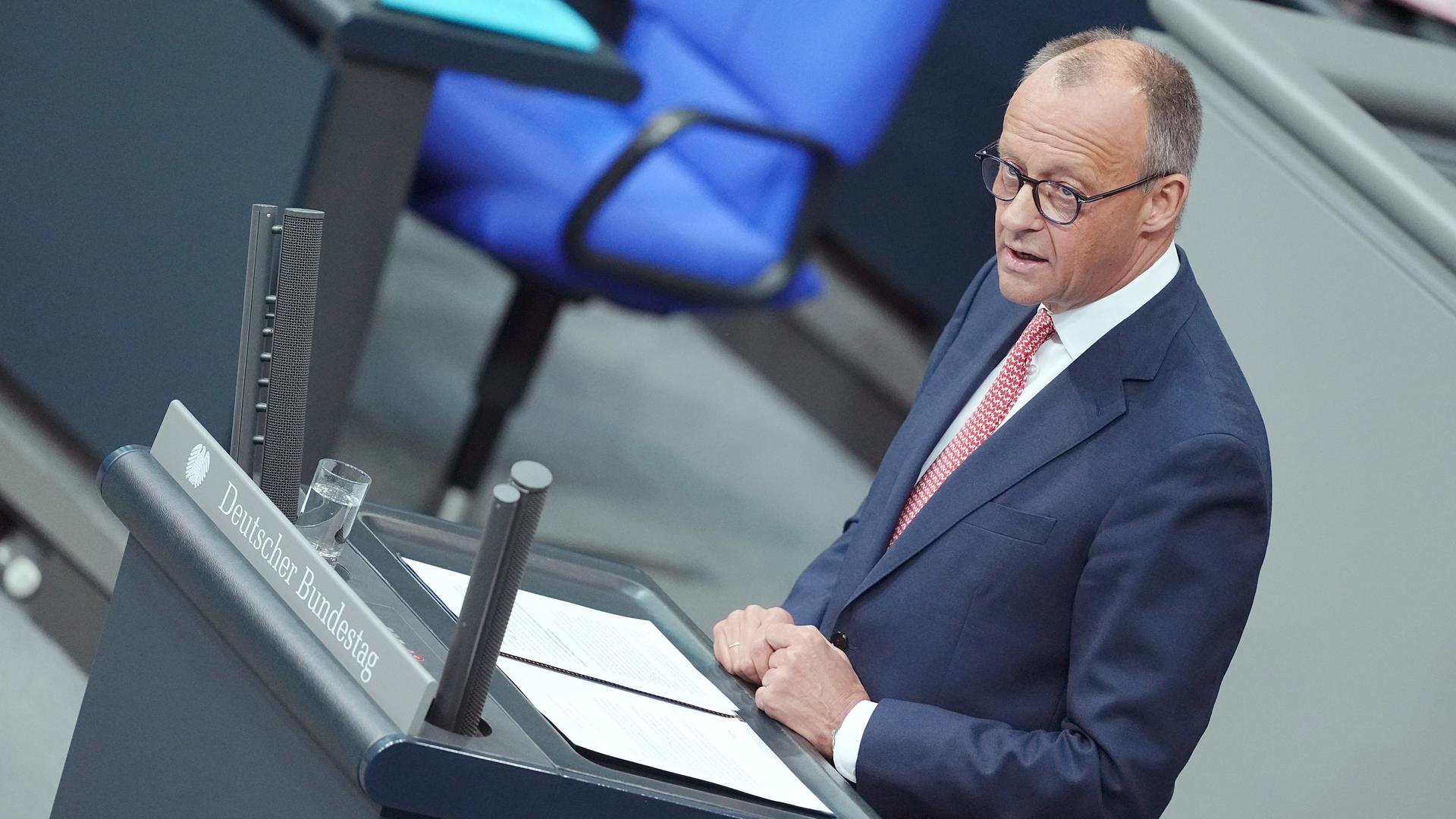Bundeskanzler Friedrich Merz (CDU) spricht in der Generaldebatte zum Haushalt im Plenum des Bundestags. Bundeskanzler Friedrich Merz (CDU) spricht in der Generaldebatte zum Haushalt im Plenum des Bundestags.