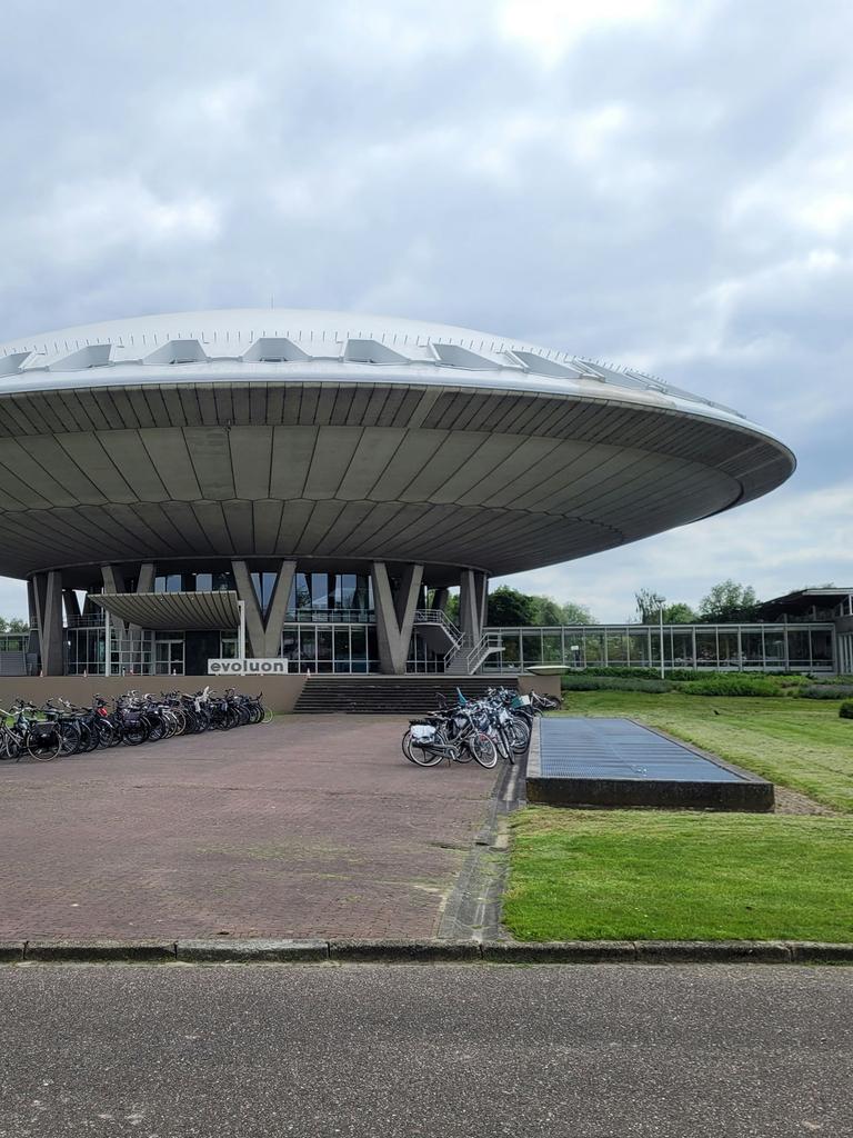 Die futuristische Form des Evoluon soll an ein außerirdisches Raumschiff erinnern