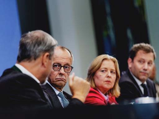 Markus Soeder, Ministerpraesident von Bayern, Friedrich Merz (CDU), Bundeskanzler, Baerbel Bas (SPD), Bundesministerin fuer Arbeit und Soziales, und Lars Klingbeil, Bundesminister der Finanzen, in Berlin, 03.09.2025.