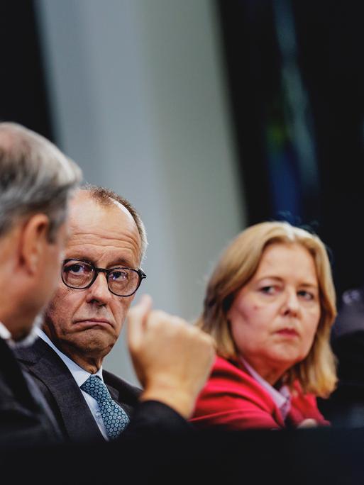 Markus Soeder, Ministerpraesident von Bayern, Friedrich Merz (CDU), Bundeskanzler, Baerbel Bas (SPD), Bundesministerin fuer Arbeit und Soziales, und Lars Klingbeil, Bundesminister der Finanzen, in Berlin, 03.09.2025.