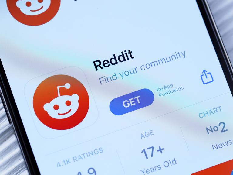 Reddit-Logo auf einem Handybildschirm.