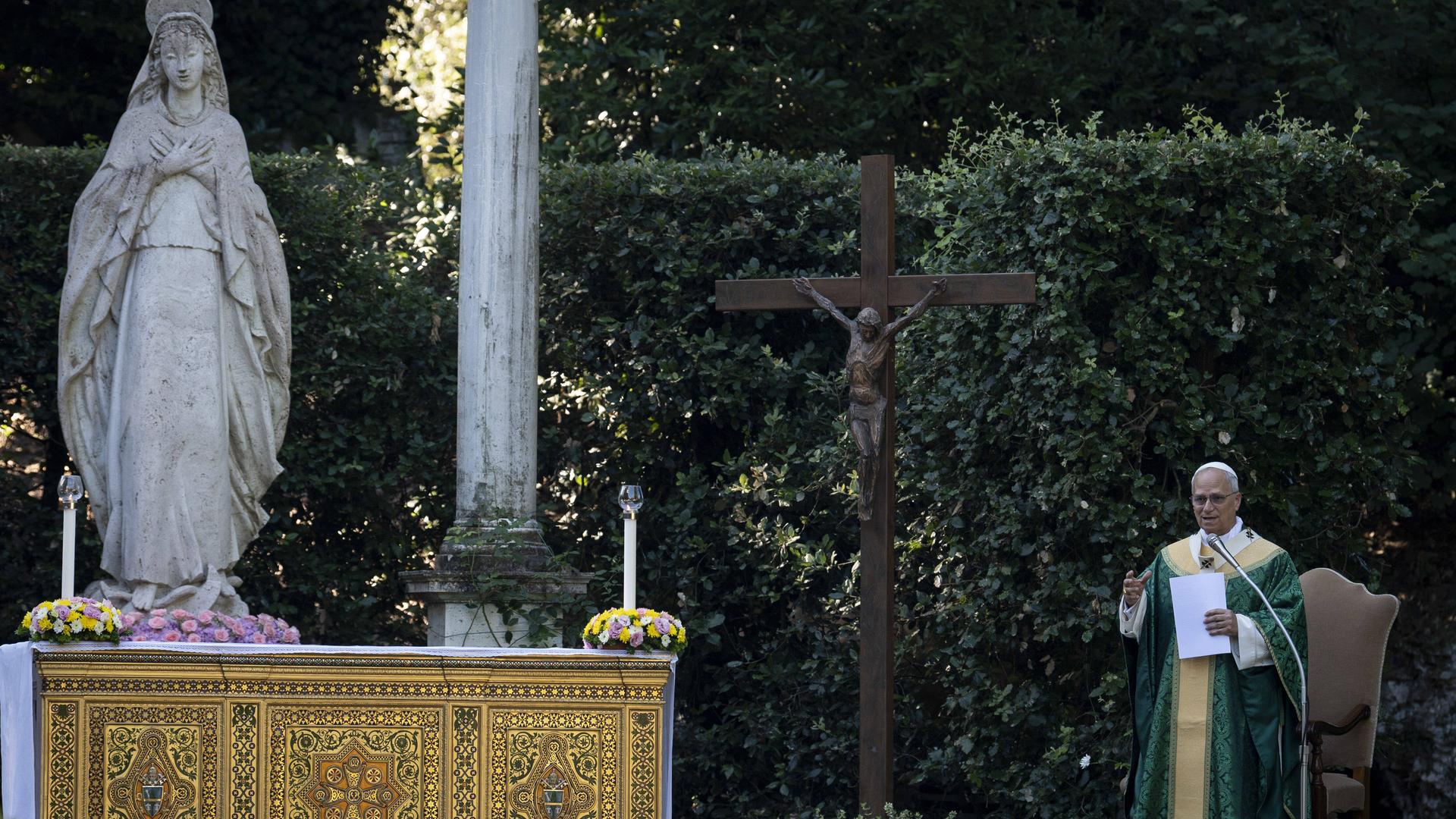 Messe von Papst Leo XIV im Castel Gandolfo. Messe von Papst Leo XIV im Castel Gandolfo.