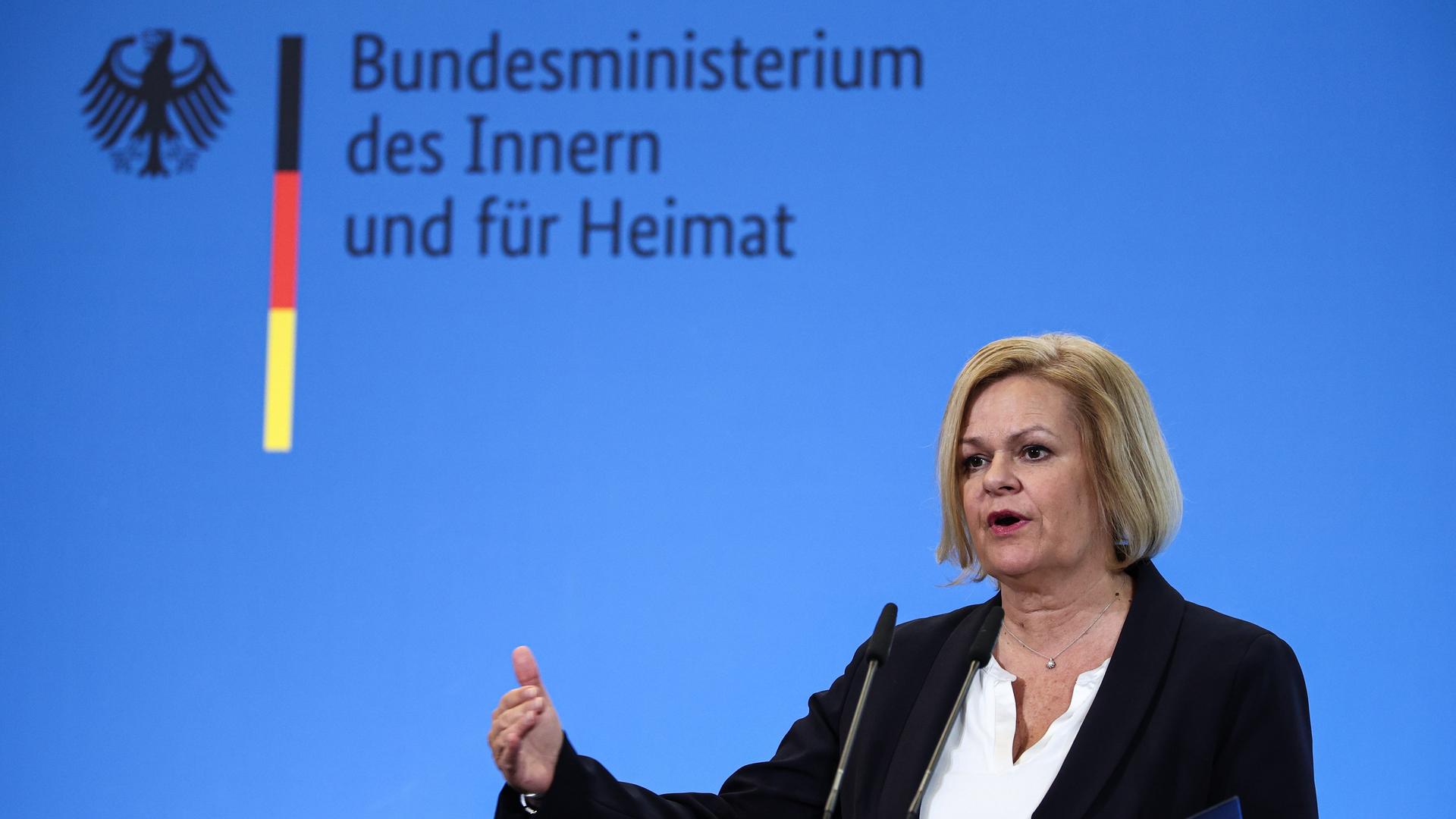 Nancy Faeser (SPD), Bundesministerin des Innern und für Heimat, gibt ein Statement zu dem tödlichen Angriff in einem Park in Aschaffenburg. Nancy Faeser (SPD), Bundesministerin des Innern und für Heimat, gibt ein Statement zu dem tödlichen Angriff in einem Park in Aschaffenburg.