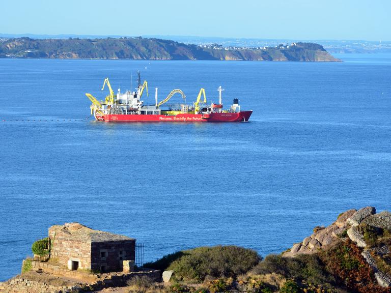 Kabelleger Nexans Skagerrak vor der bretonischen Küste, Frankreich